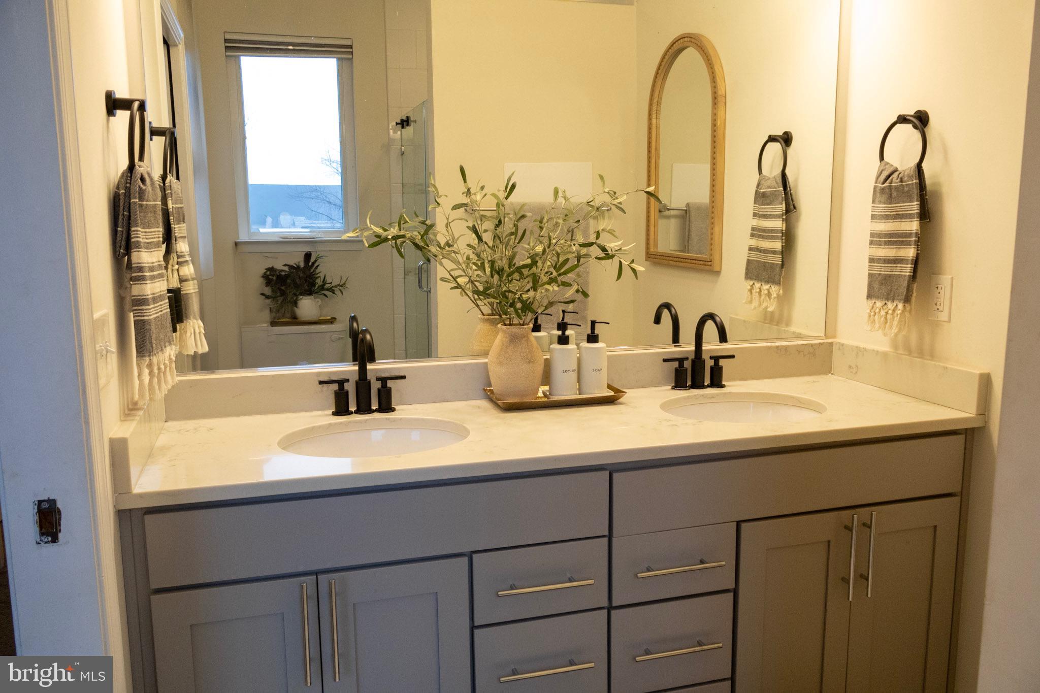 CAMBRIA SQUARE - Residential Lease