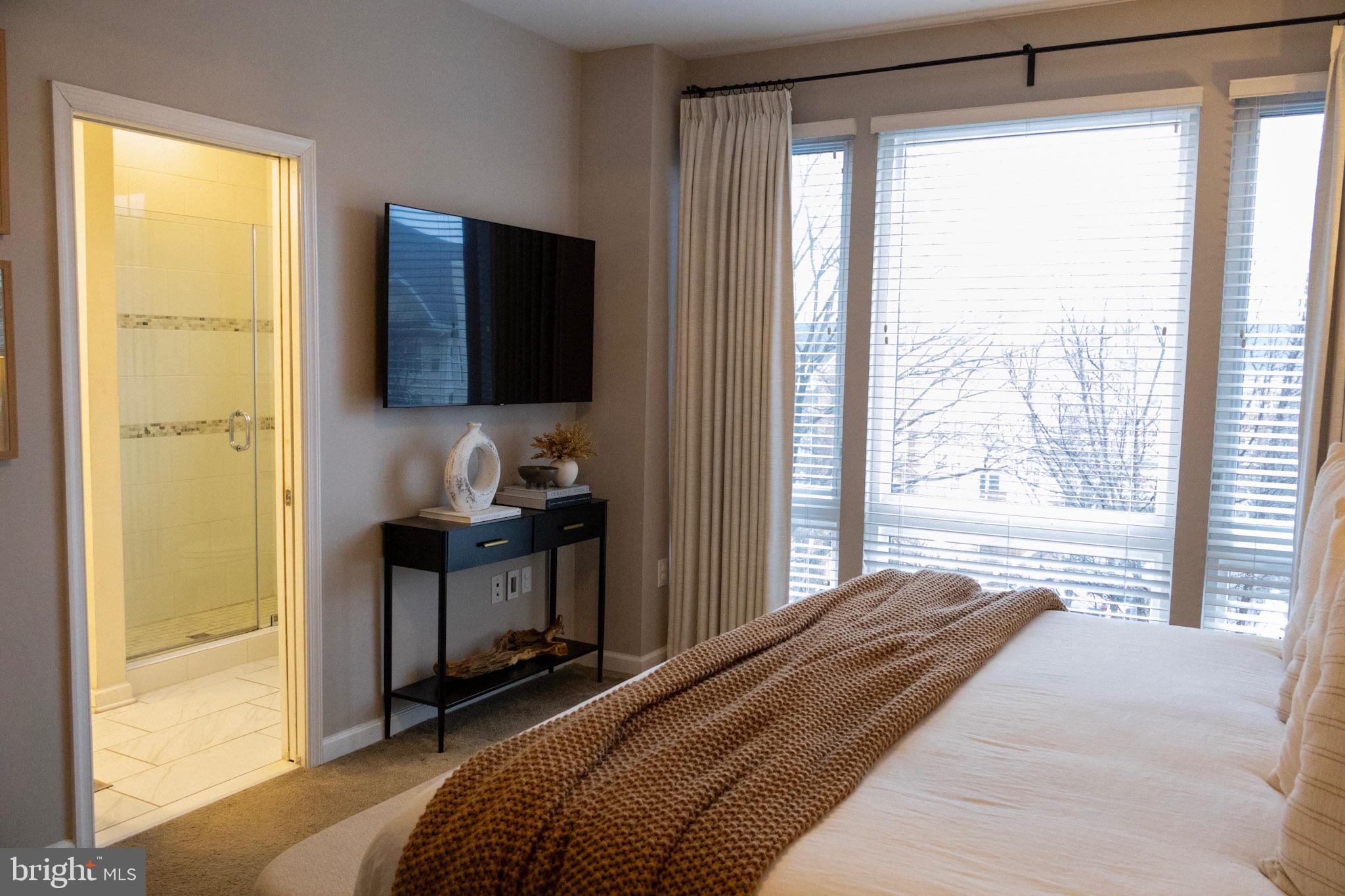 CAMBRIA SQUARE - Residential Lease