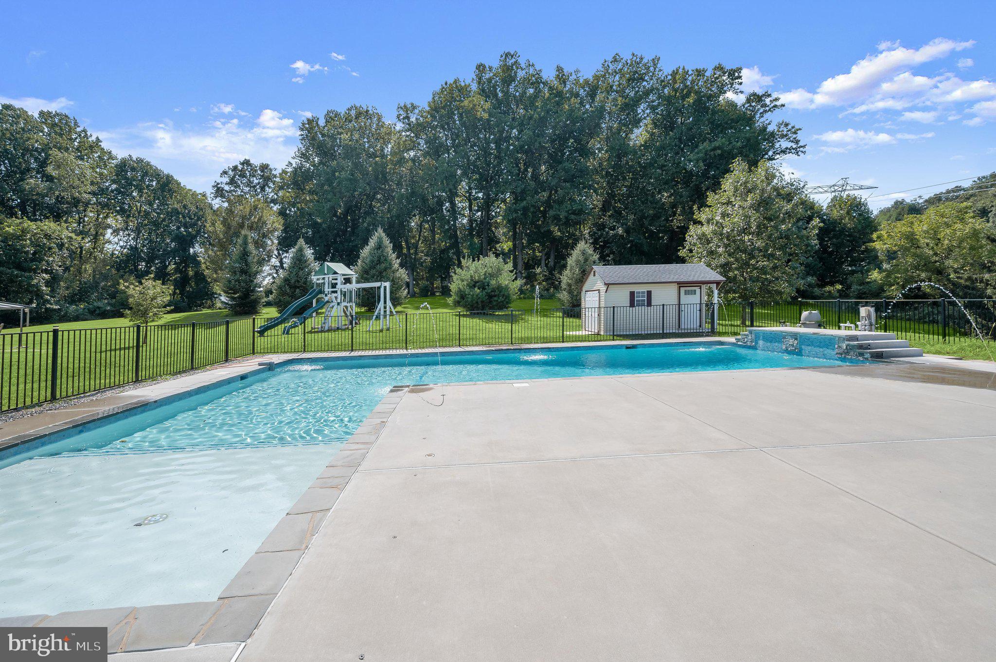 1650 VILLAGE GREEN DRIVE