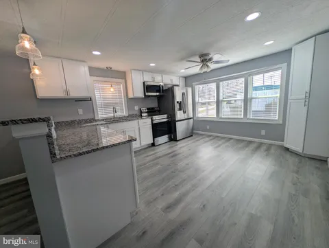 MLS: MDBC2159422
