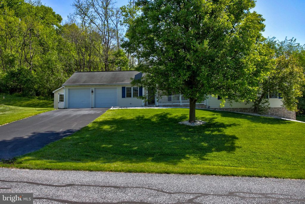 Photo of 112 Commodore Drive, BAINBRIDGE, PA 17502 (MLS # PALA2087424)