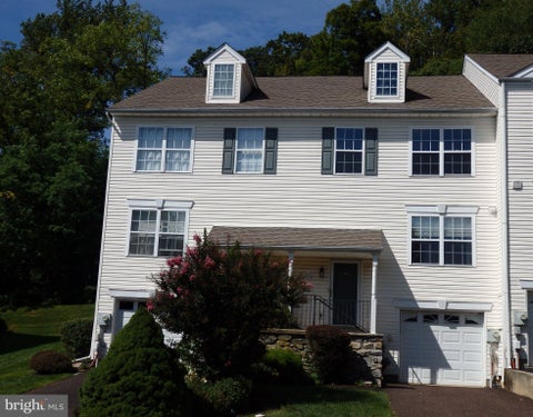 Townhouse For Rent - 4574 Louise Saint Claire Drive<br/> DOYLESTOWN, PA 18902