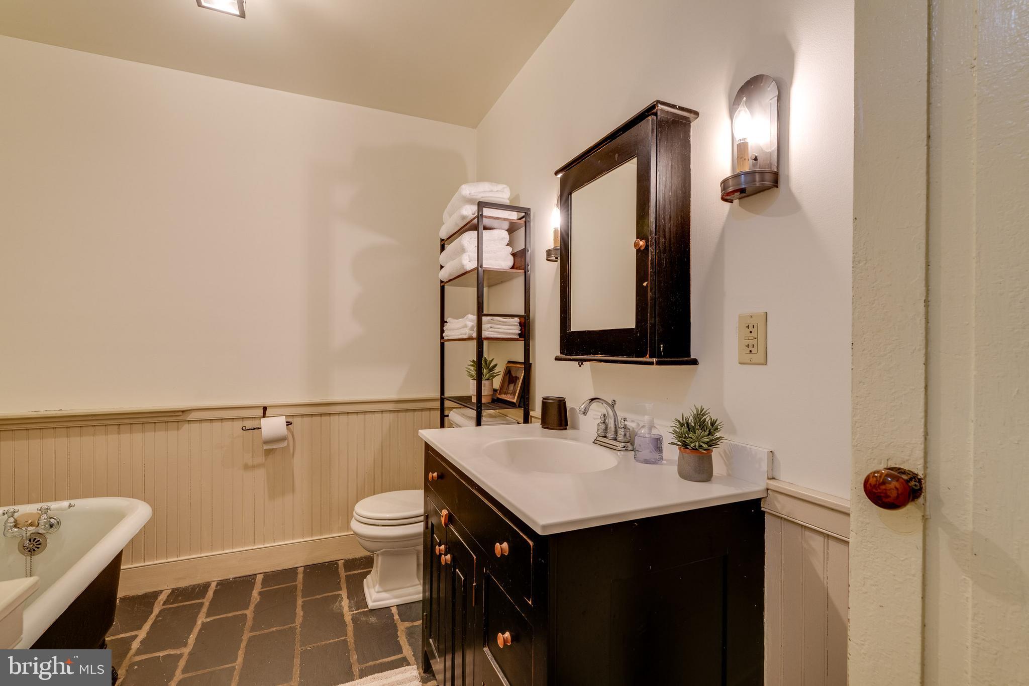 WEST NOTTINGHAM TW - Residential