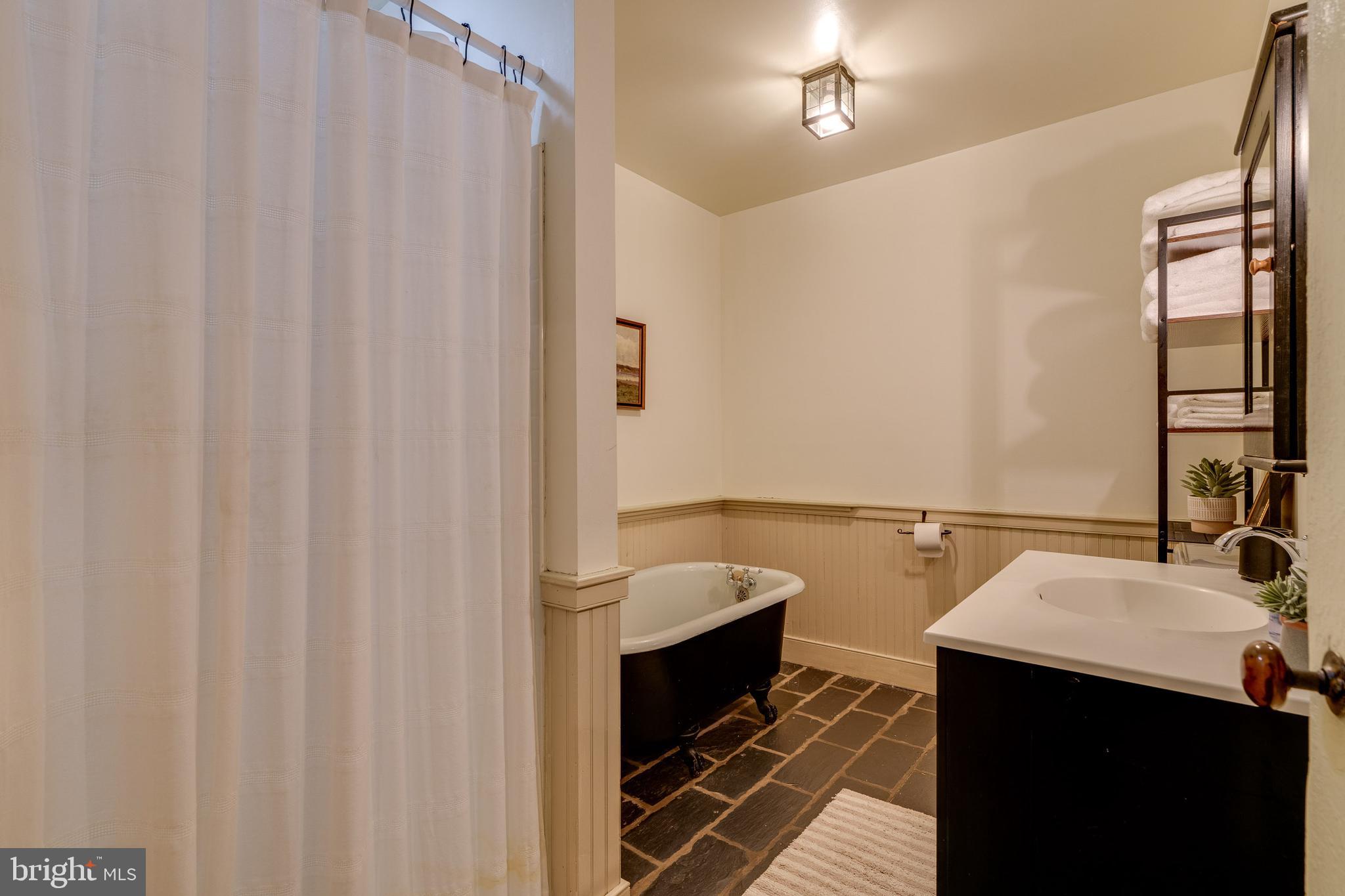 WEST NOTTINGHAM TW - Residential