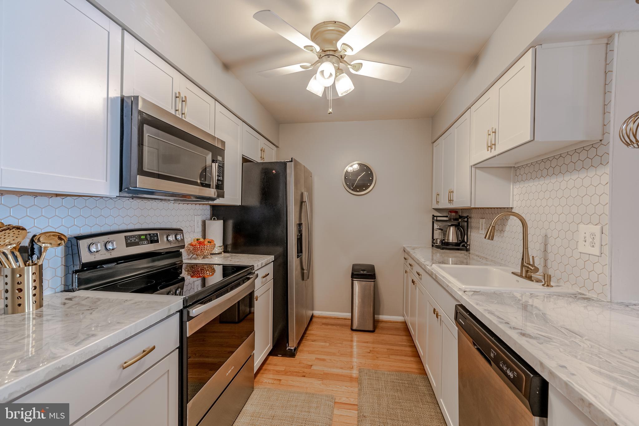 LAUREL LAKES - Residential