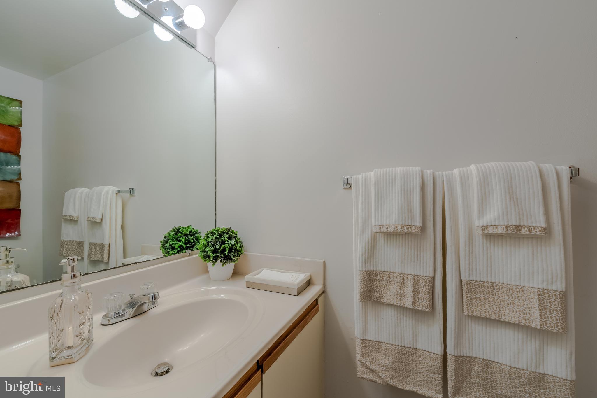 LAUREL LAKES - Residential