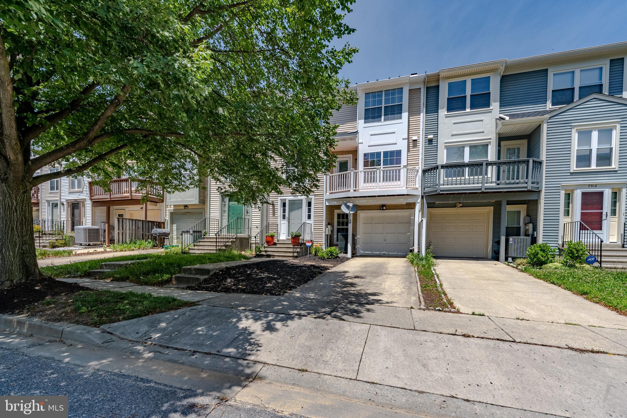 LAUREL LAKES - Residential