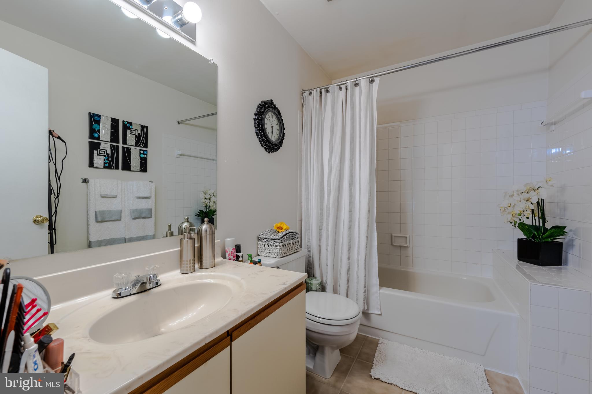 LAUREL LAKES - Residential