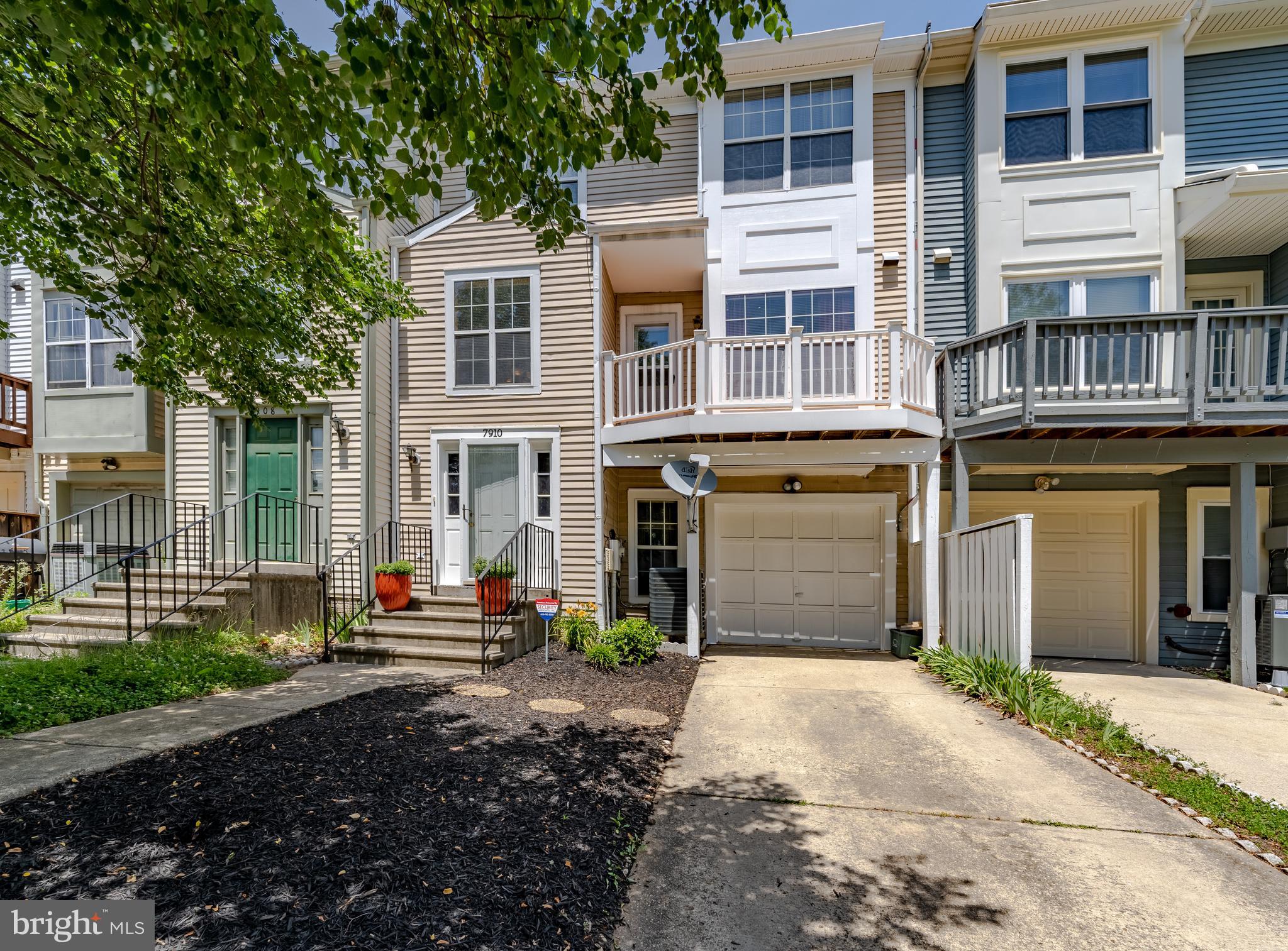 LAUREL LAKES - Residential