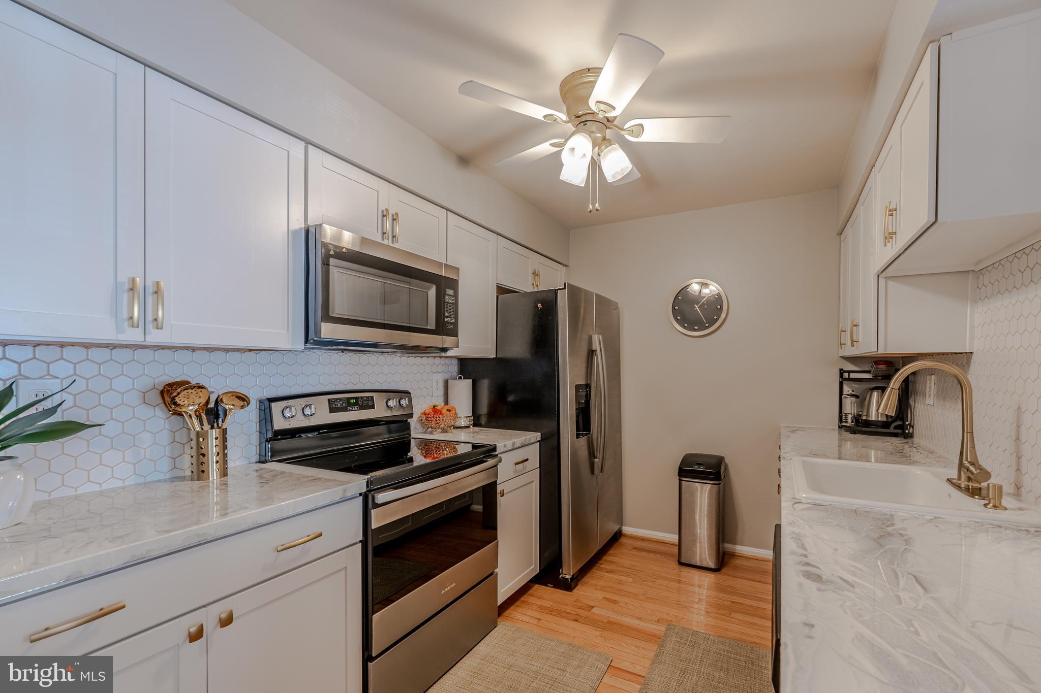 LAUREL LAKES - Residential