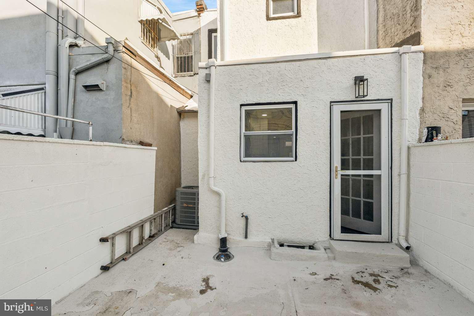 LOWER MOYAMENSING - Residential