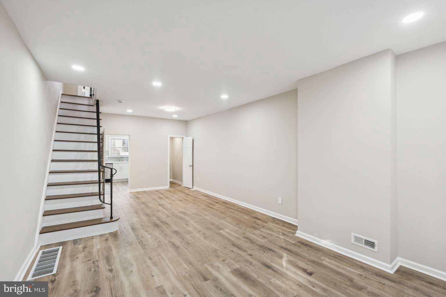 LOWER MOYAMENSING - Residential