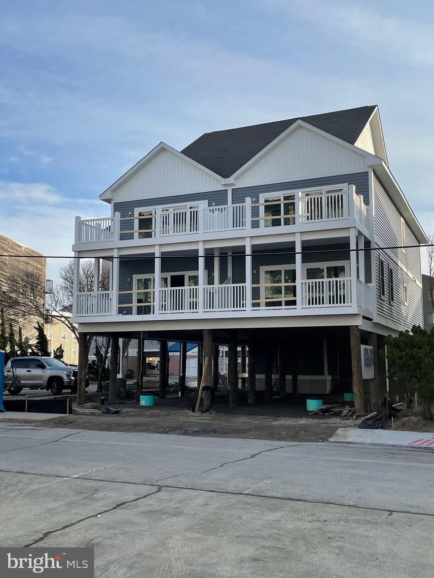 NEW CONSTRUCTION , DON'T WAIT !!<,DIRECT OCEANFRONT, 3 LEVEL 2600, SG. FT. TOWNHOUSE, 4 BEDROOMS , 4 BATHS ,, ALL BALCONIES OCEAN FRONT , LARGE DECKS, ELEVATOR, TOP OF THE LINE FINISHES,  , VERY SPECIALS UNITS,