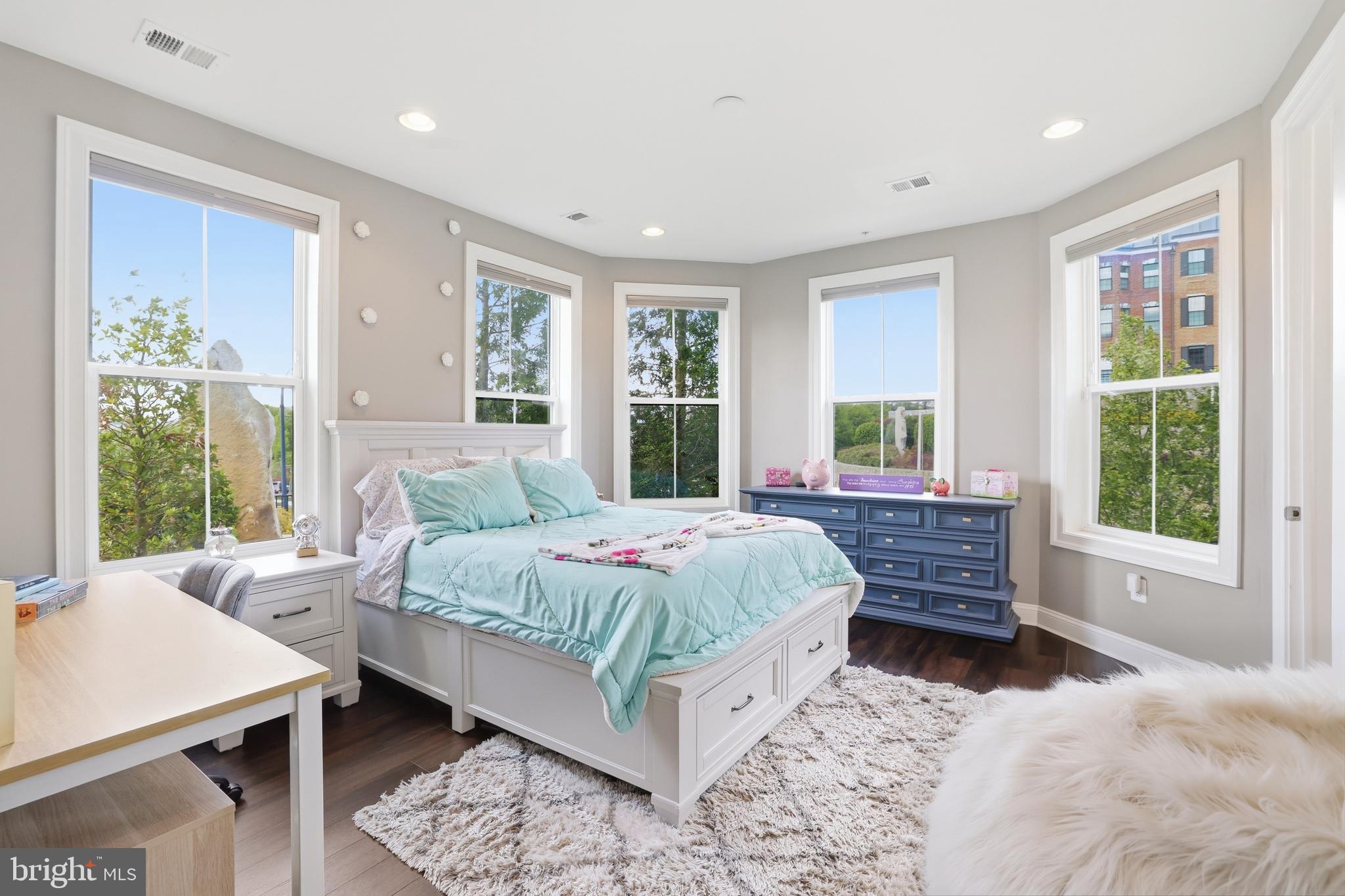 POTOMAC OVERLOOK CONDO - Residential