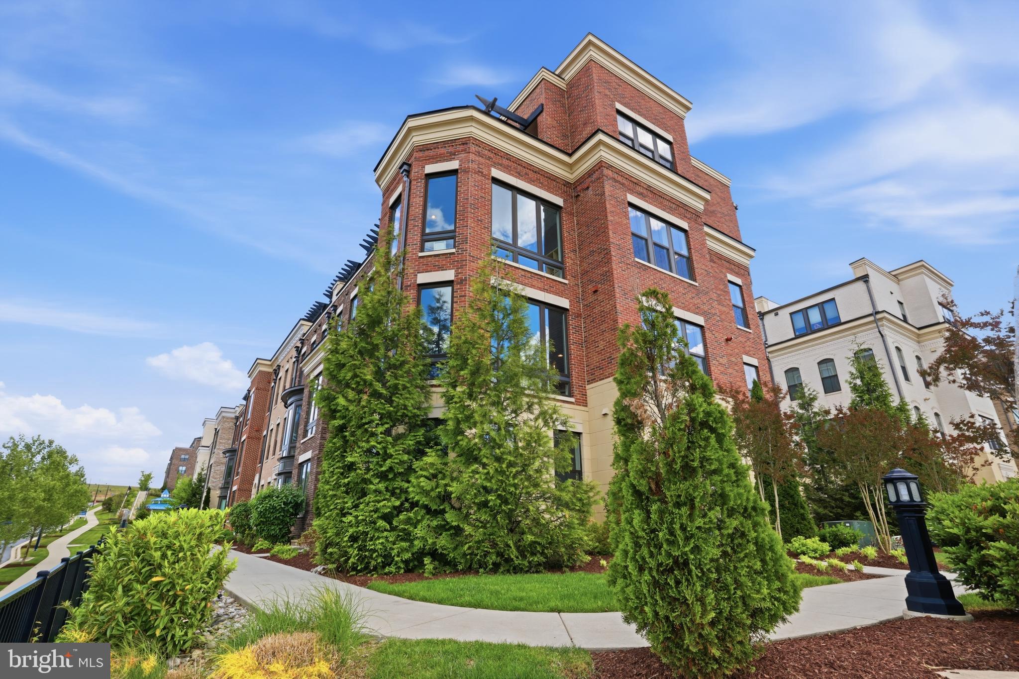 500 RIVERSAIL LANE 438