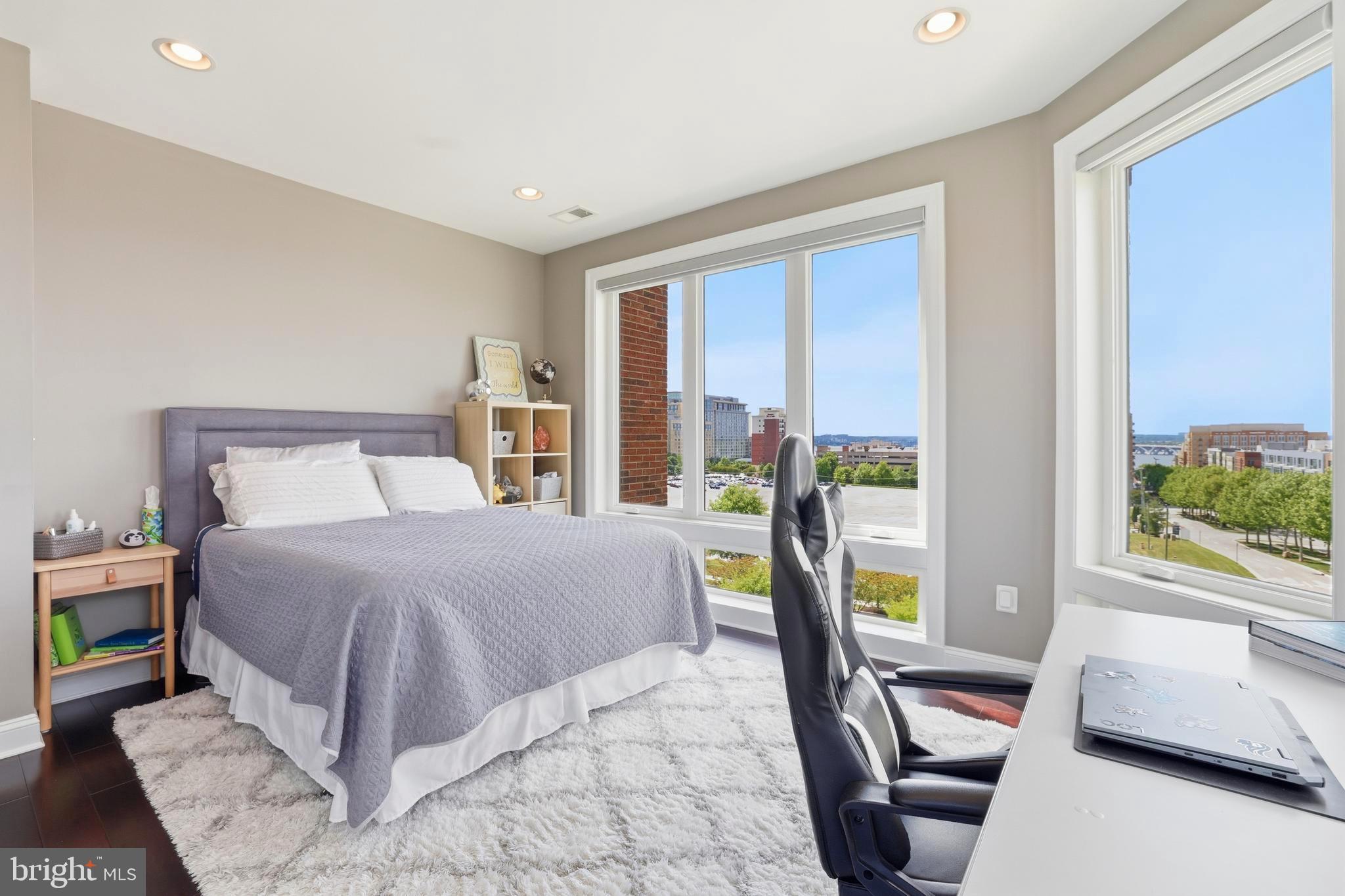 POTOMAC OVERLOOK CONDO - Residential