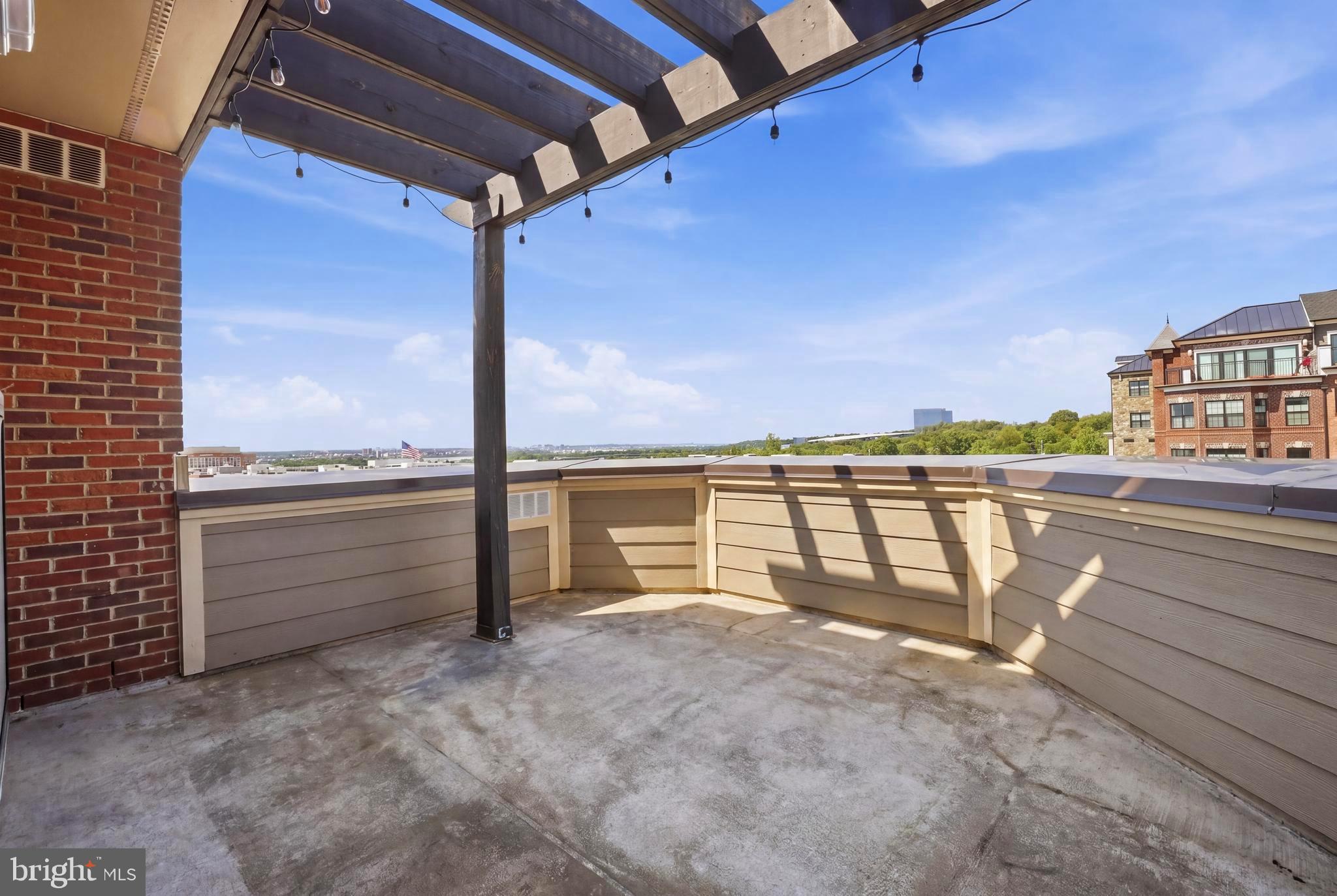 POTOMAC OVERLOOK CONDO - Residential