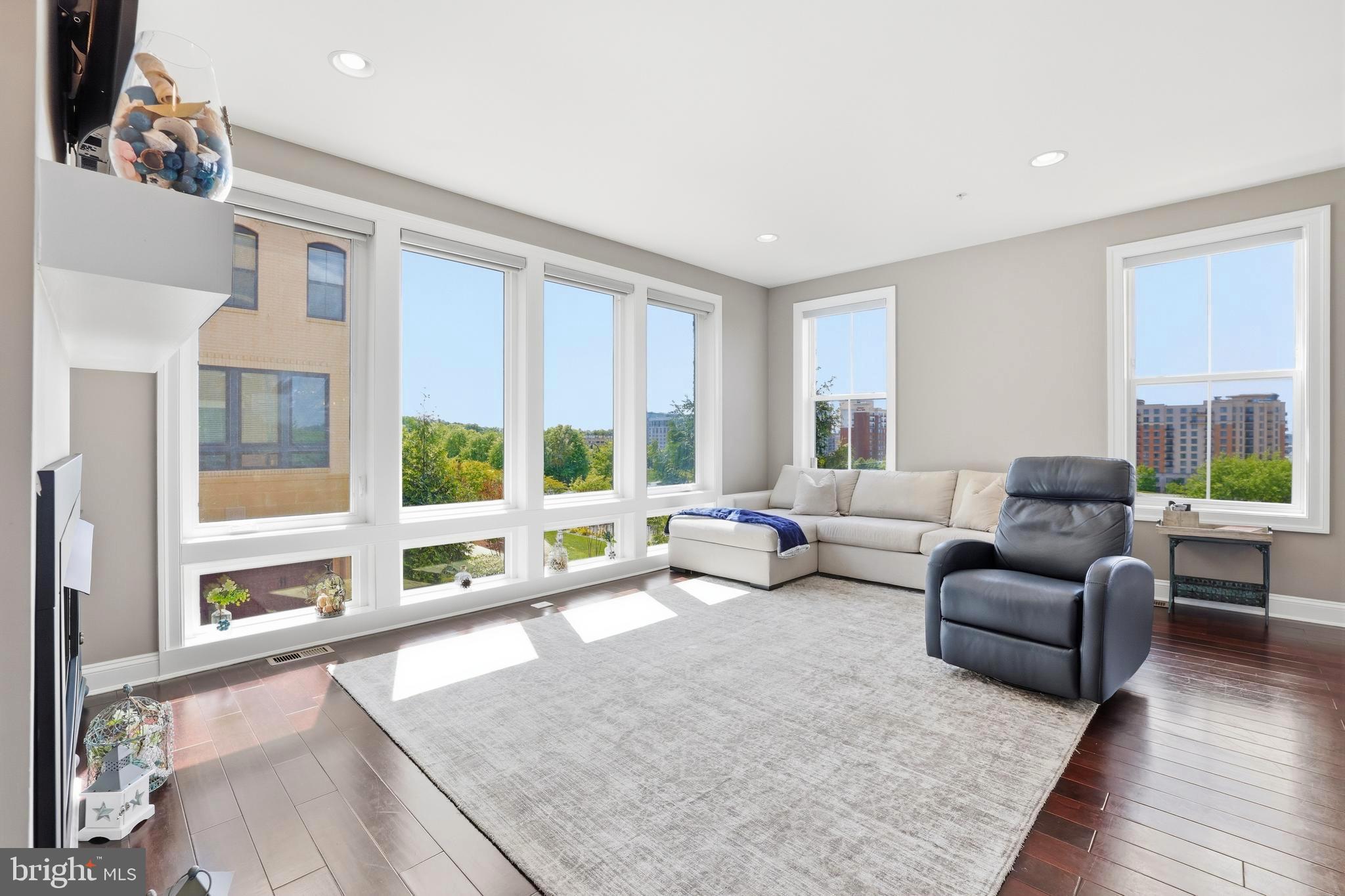 POTOMAC OVERLOOK CONDO - Residential