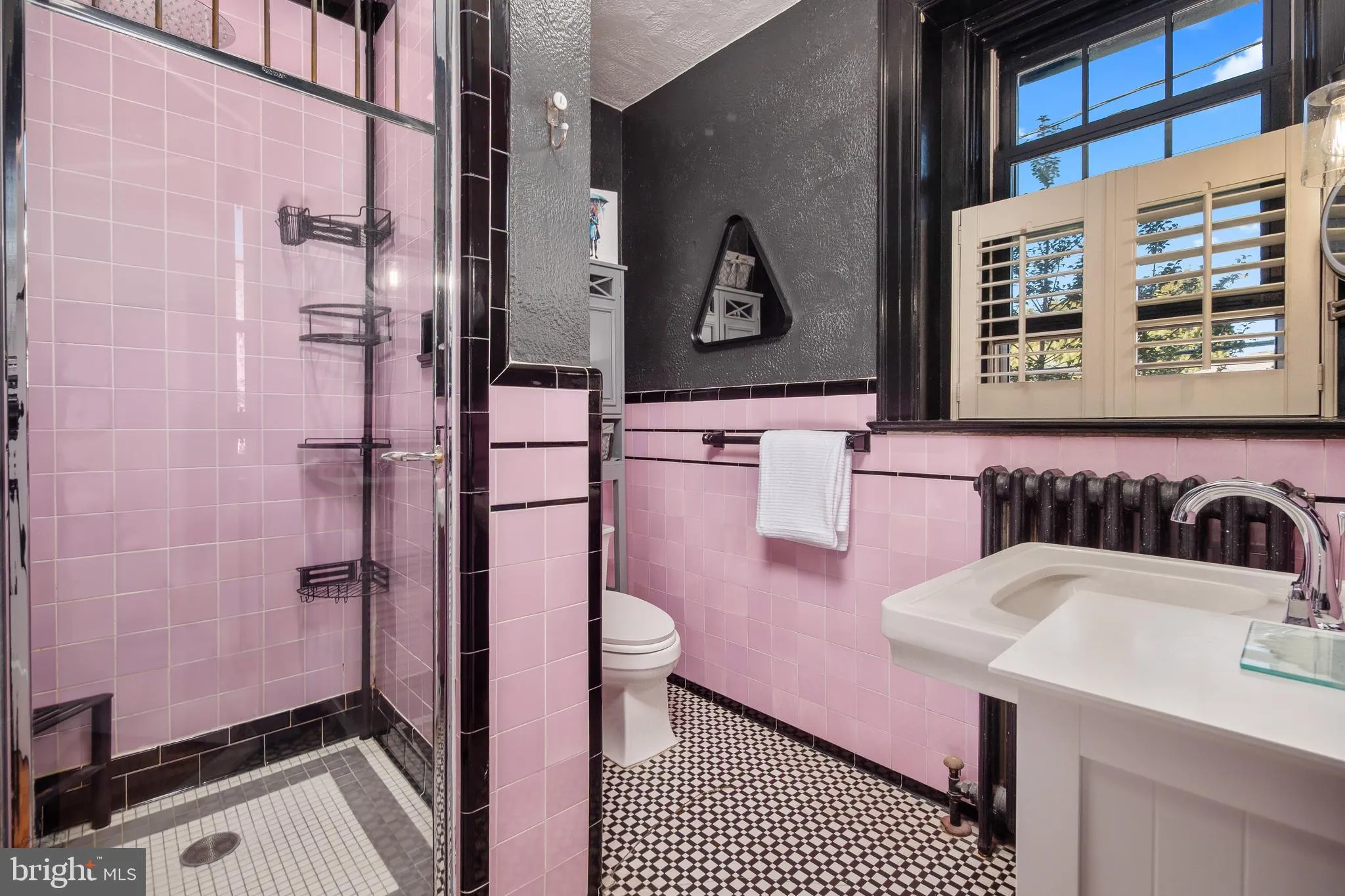 Allentown, Pennsylvania 18104, United States, 5 Bedrooms Bedrooms, ,3 BathroomsBathrooms,Residential,Coming Soon,242317