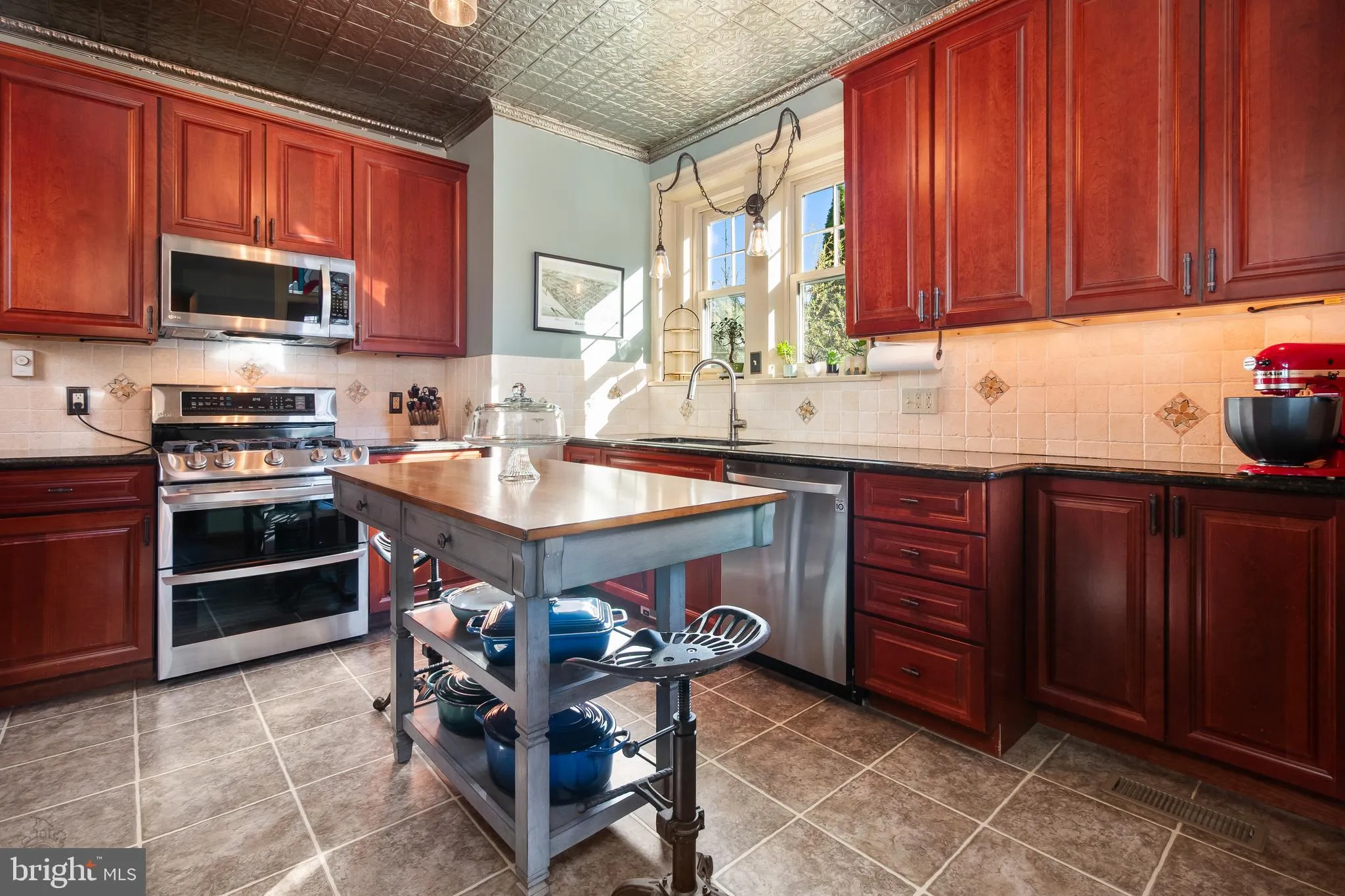 Allentown, Pennsylvania 18104, United States, 5 Bedrooms Bedrooms, ,3 BathroomsBathrooms,Residential,Coming Soon,242317