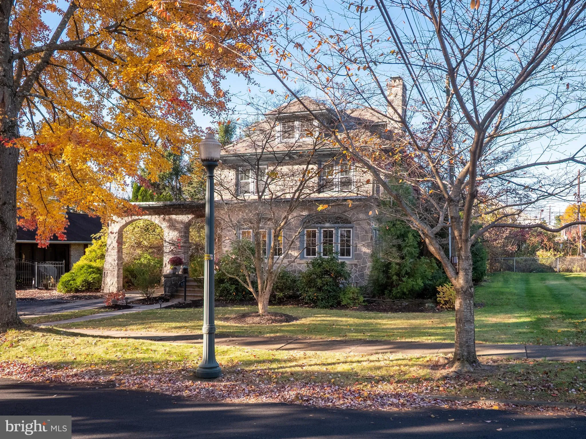 Allentown, Pennsylvania 18104, United States, 5 Bedrooms Bedrooms, ,3 BathroomsBathrooms,Residential,Coming Soon,242317