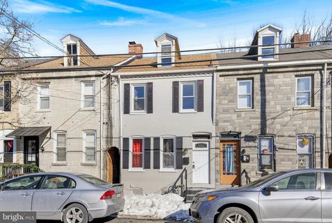 Townhouse For Sale - 635 1st Street<br/> LANCASTER, PA 17603