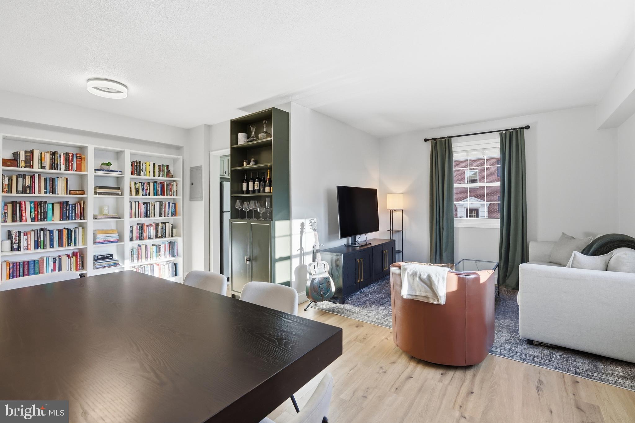 ARLINGTON OAKS - Residential