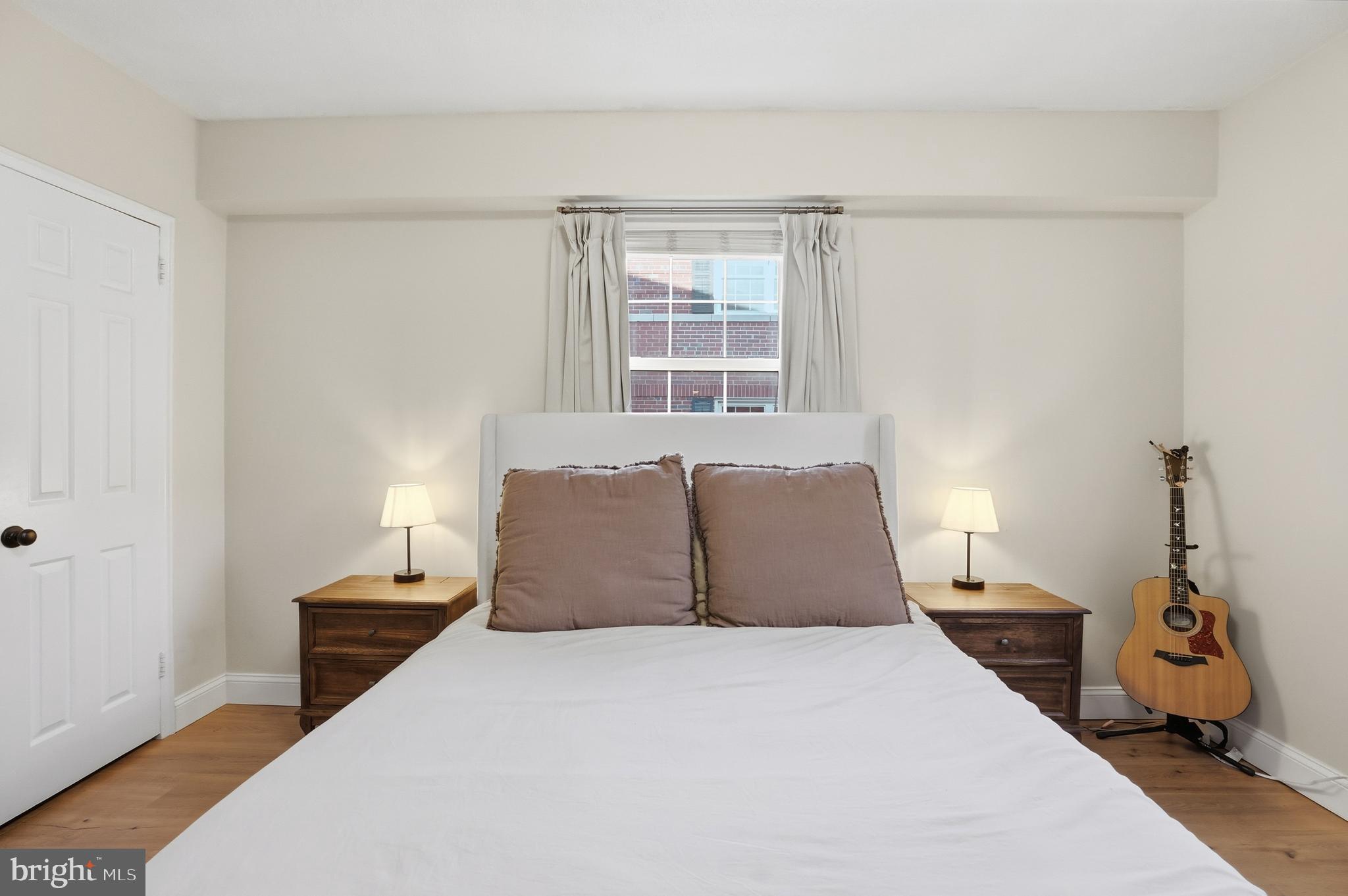 ARLINGTON OAKS - Residential