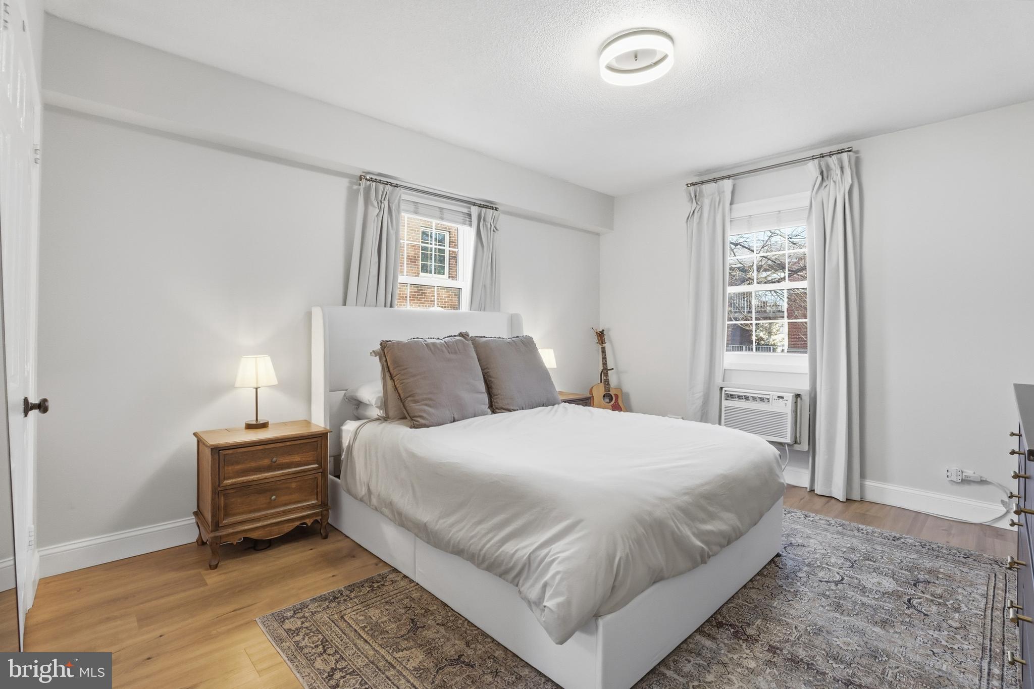 ARLINGTON OAKS - Residential