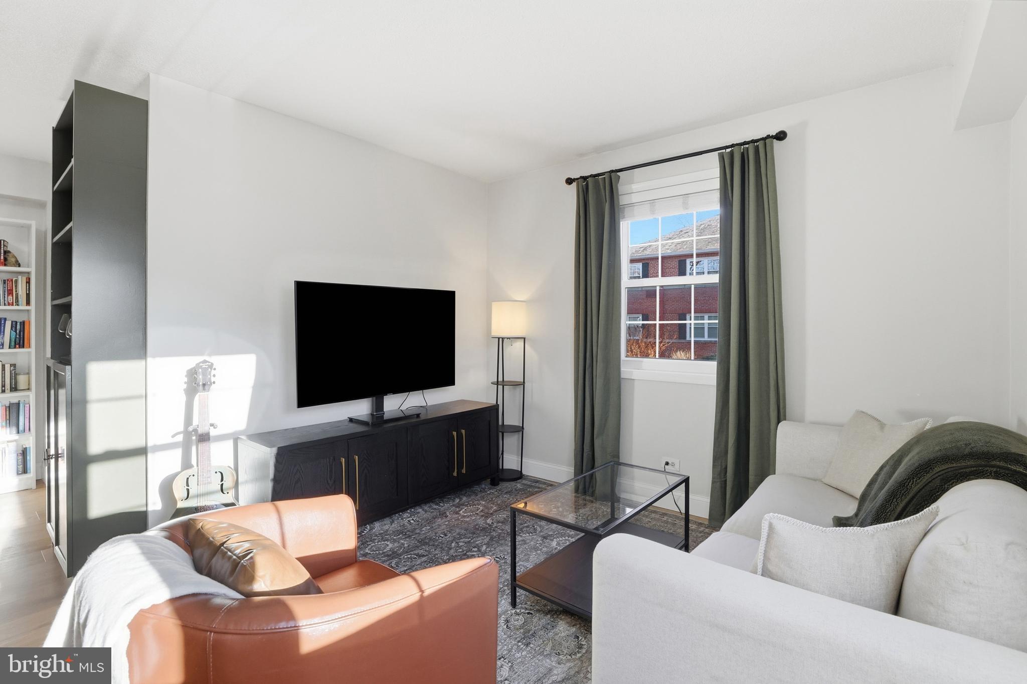 ARLINGTON OAKS - Residential