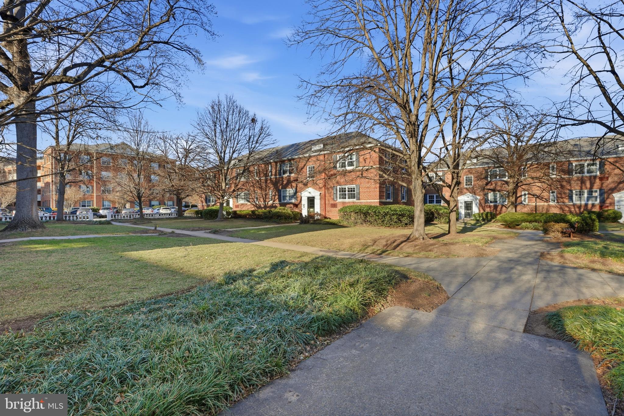 ARLINGTON OAKS - Residential