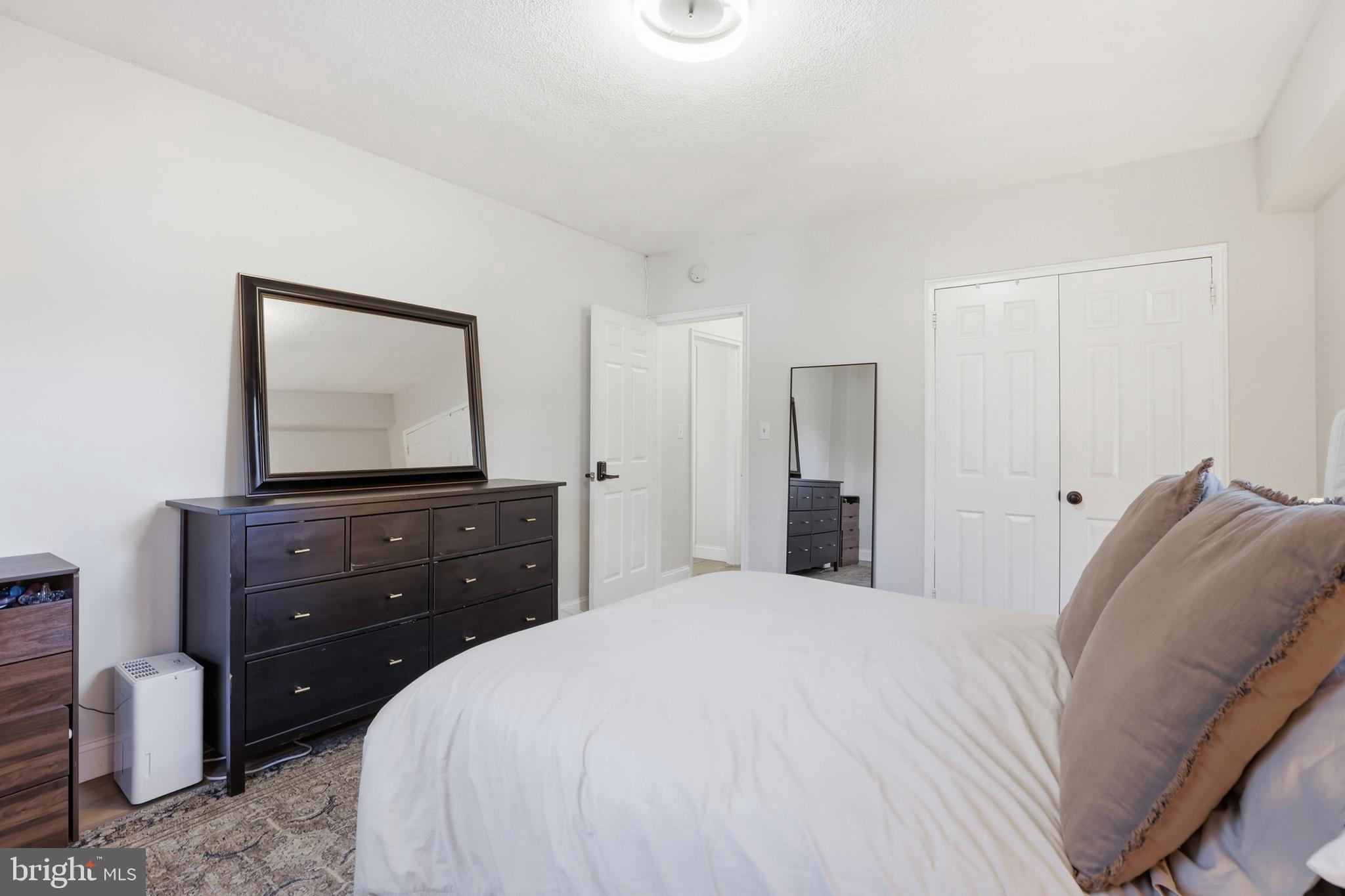 ARLINGTON OAKS - Residential