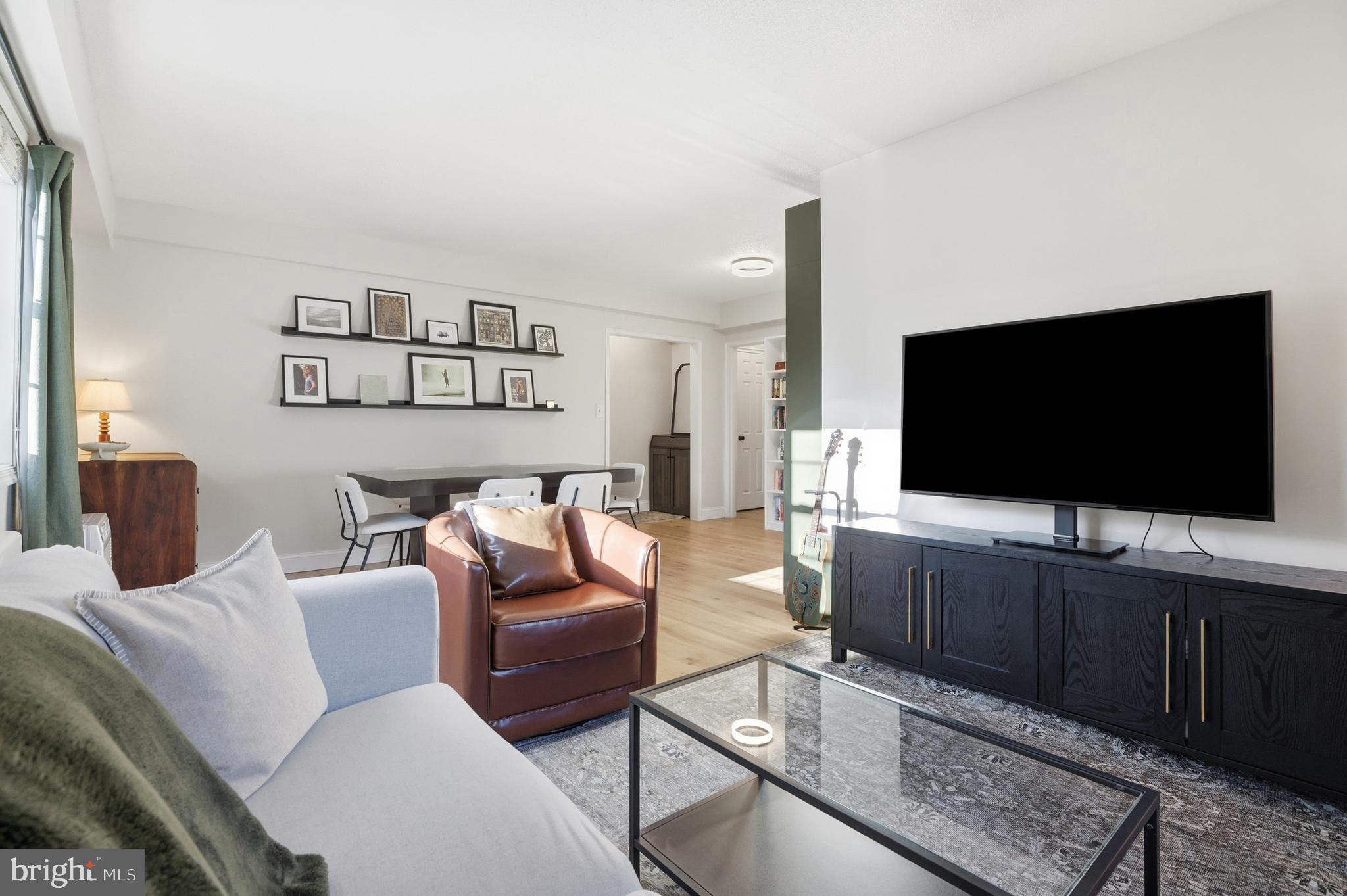 ARLINGTON OAKS - Residential