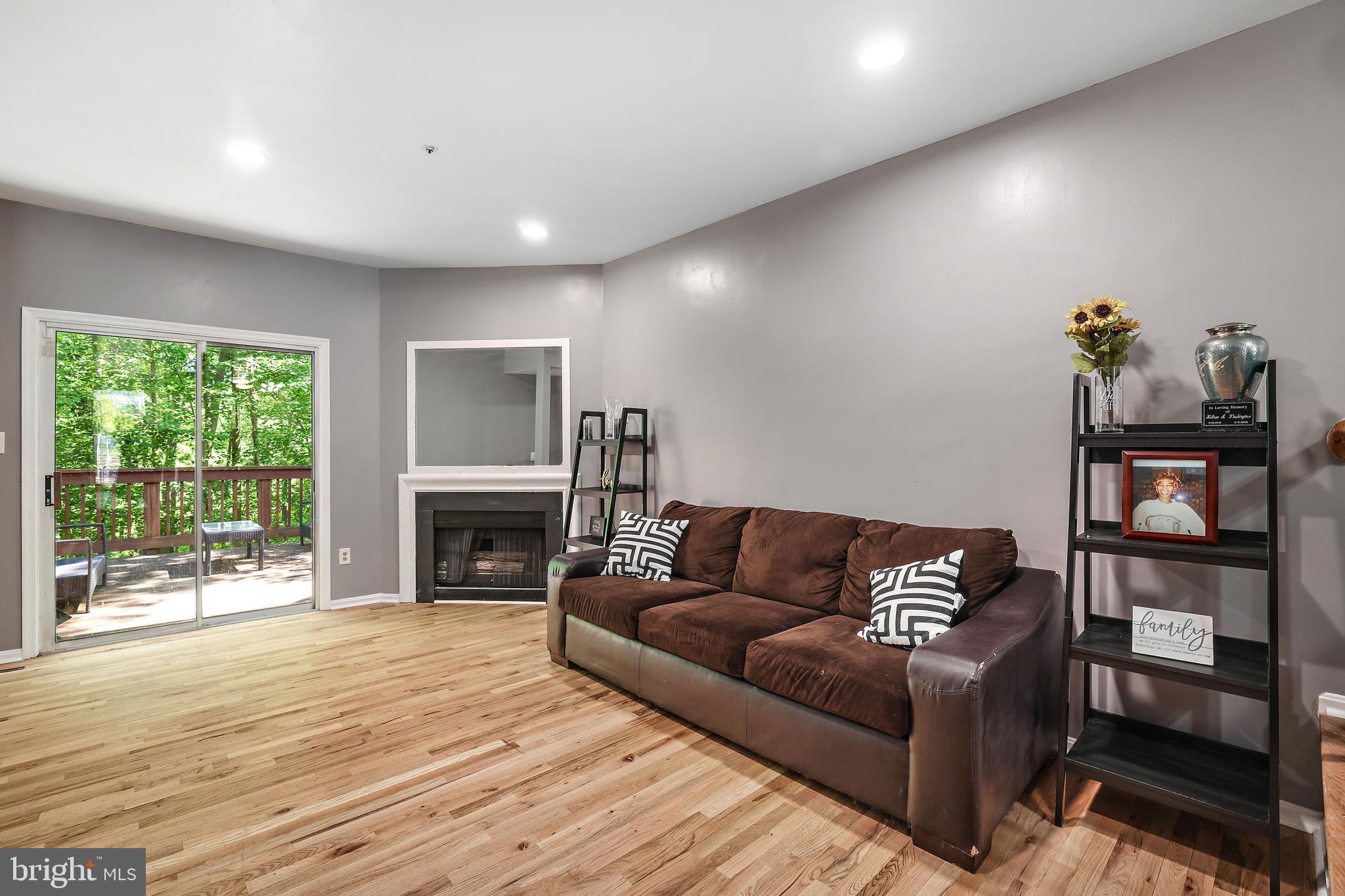 RUSSETT - Residential