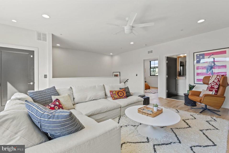 ONE LOUDOUN - Residential