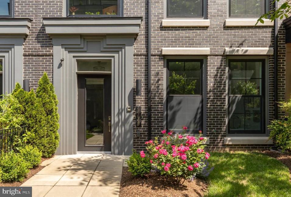 ONE LOUDOUN - Residential