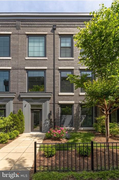 ONE LOUDOUN - Residential