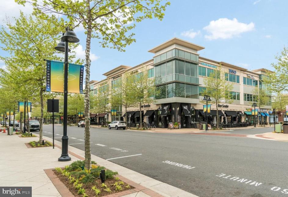 ONE LOUDOUN - Residential