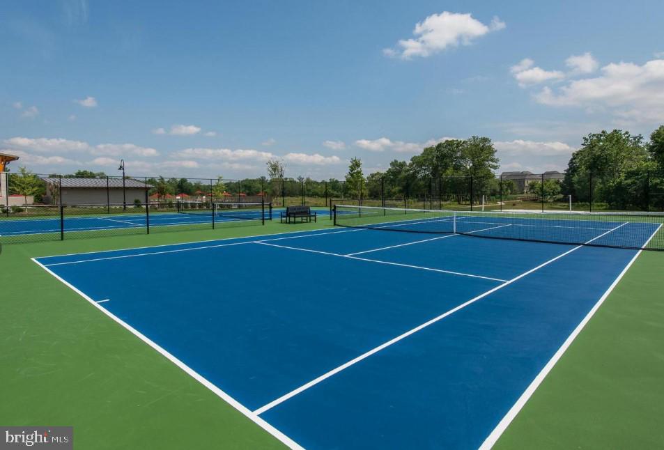 ONE LOUDOUN - Residential