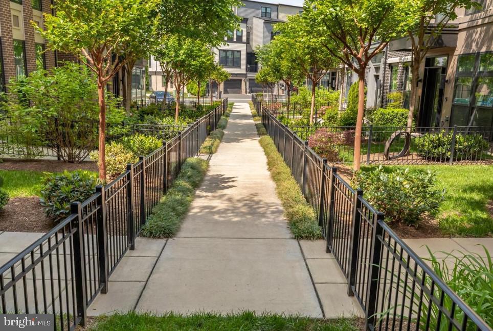 ONE LOUDOUN - Residential