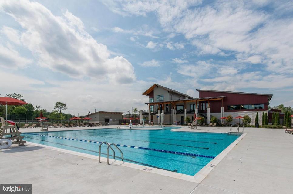 ONE LOUDOUN - Residential