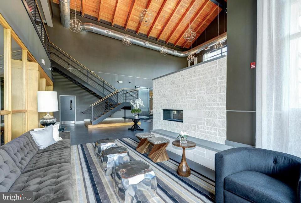 ONE LOUDOUN - Residential