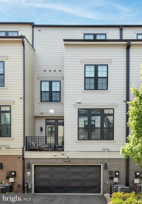 ONE LOUDOUN - Residential