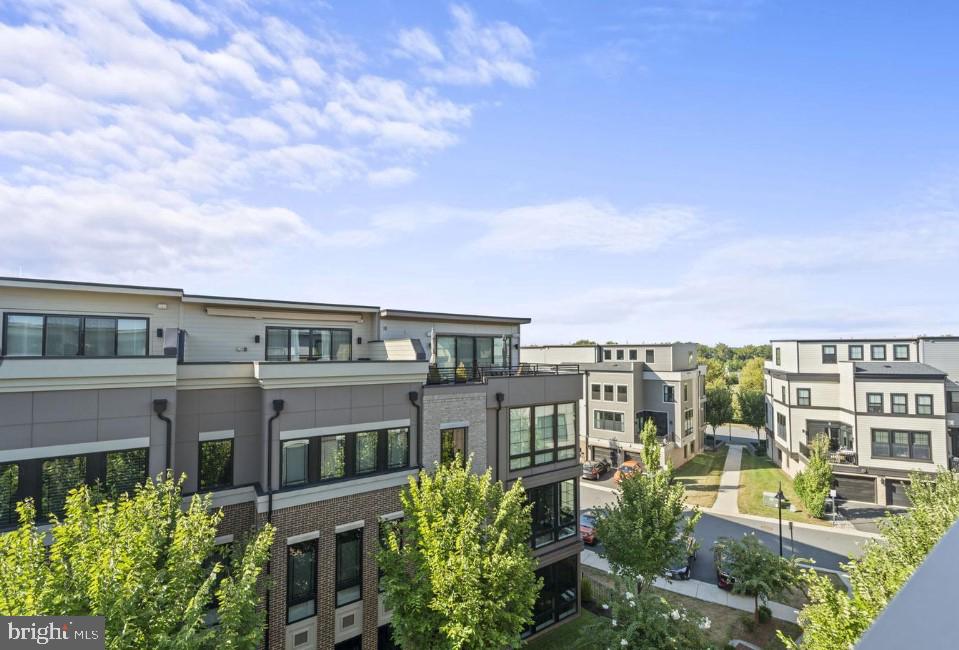 ONE LOUDOUN - Residential