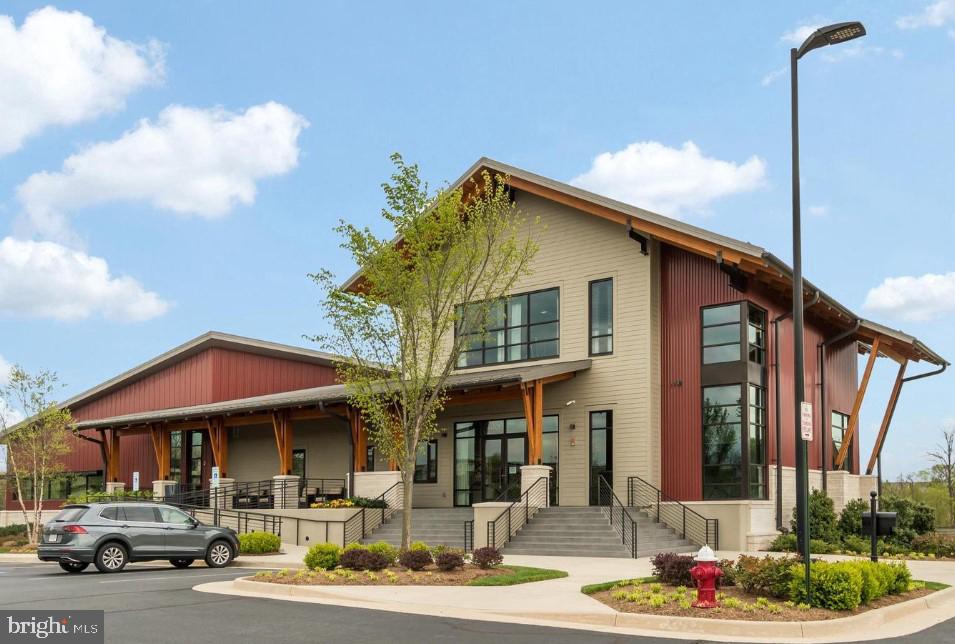 ONE LOUDOUN - Residential