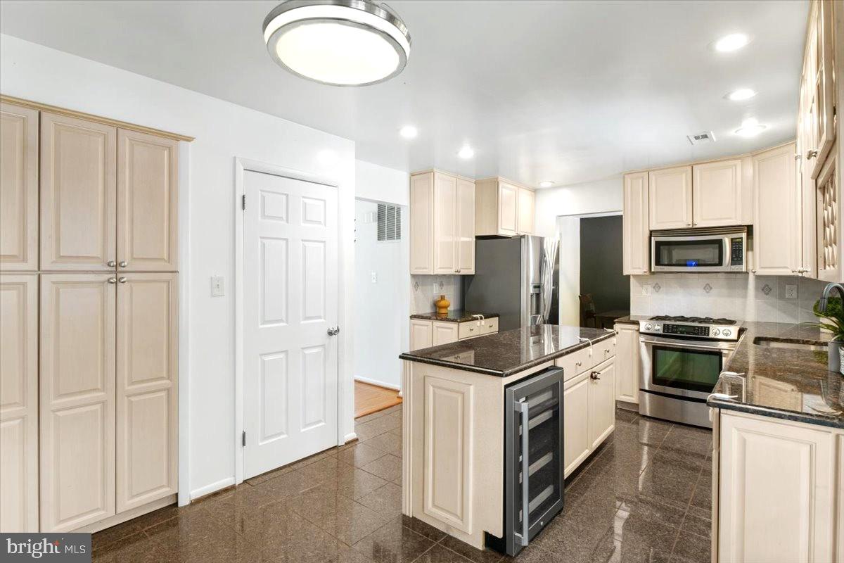 MARLBORO MEADOWS - Residential