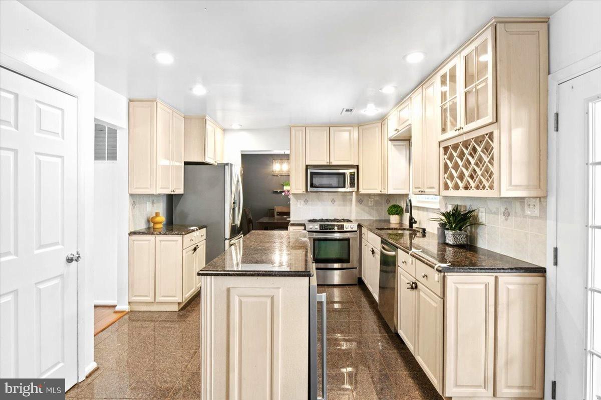 MARLBORO MEADOWS - Residential