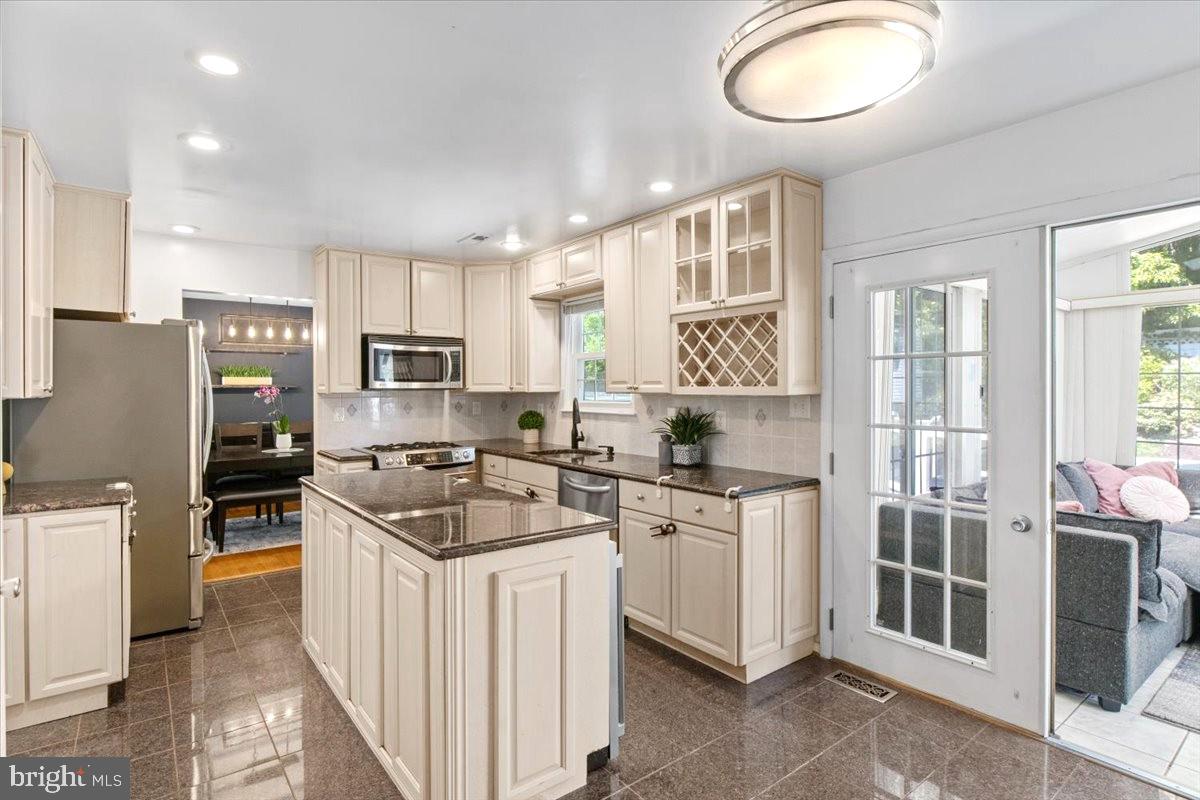 MARLBORO MEADOWS - Residential