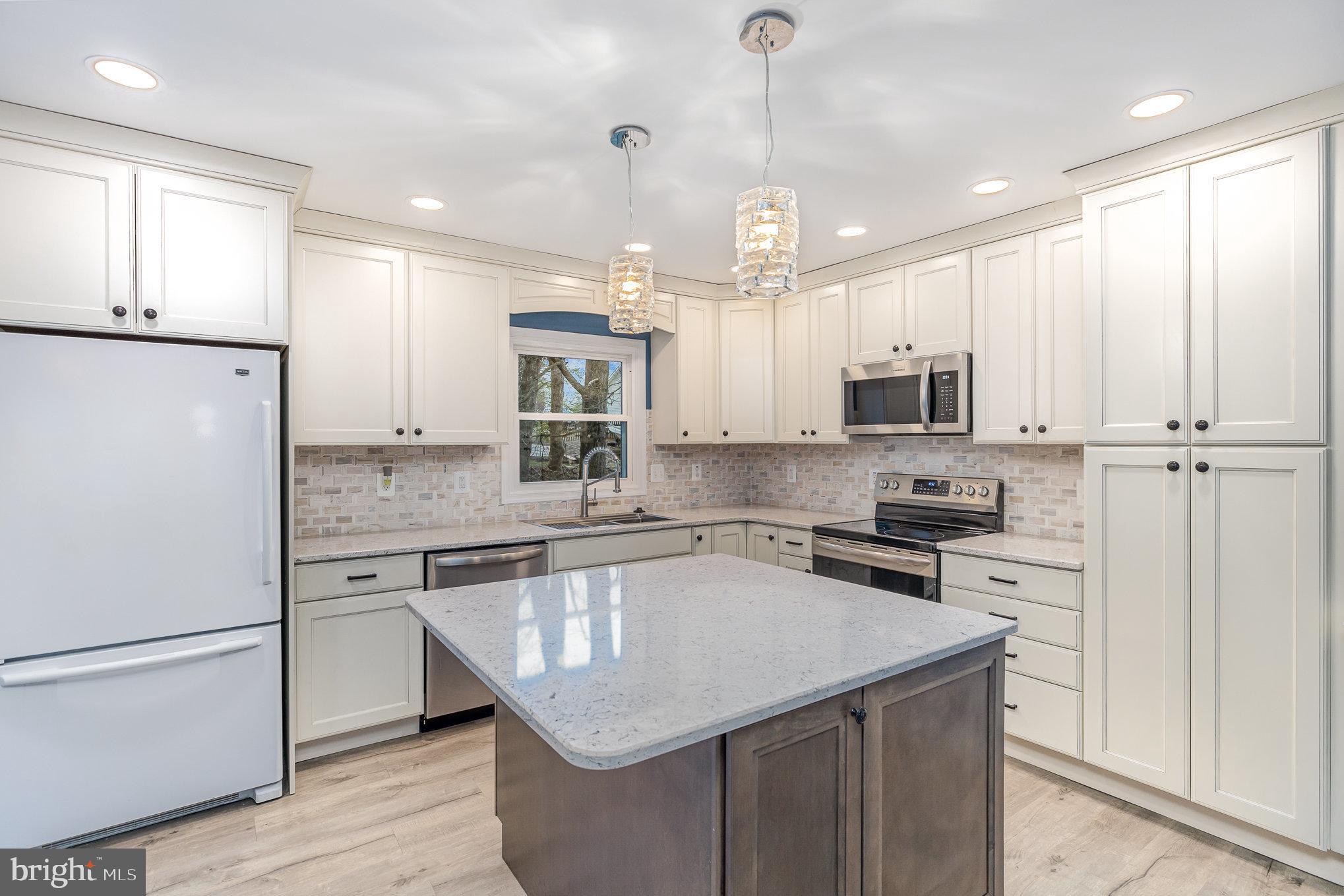 SHERATON HILLS EAST - Residential