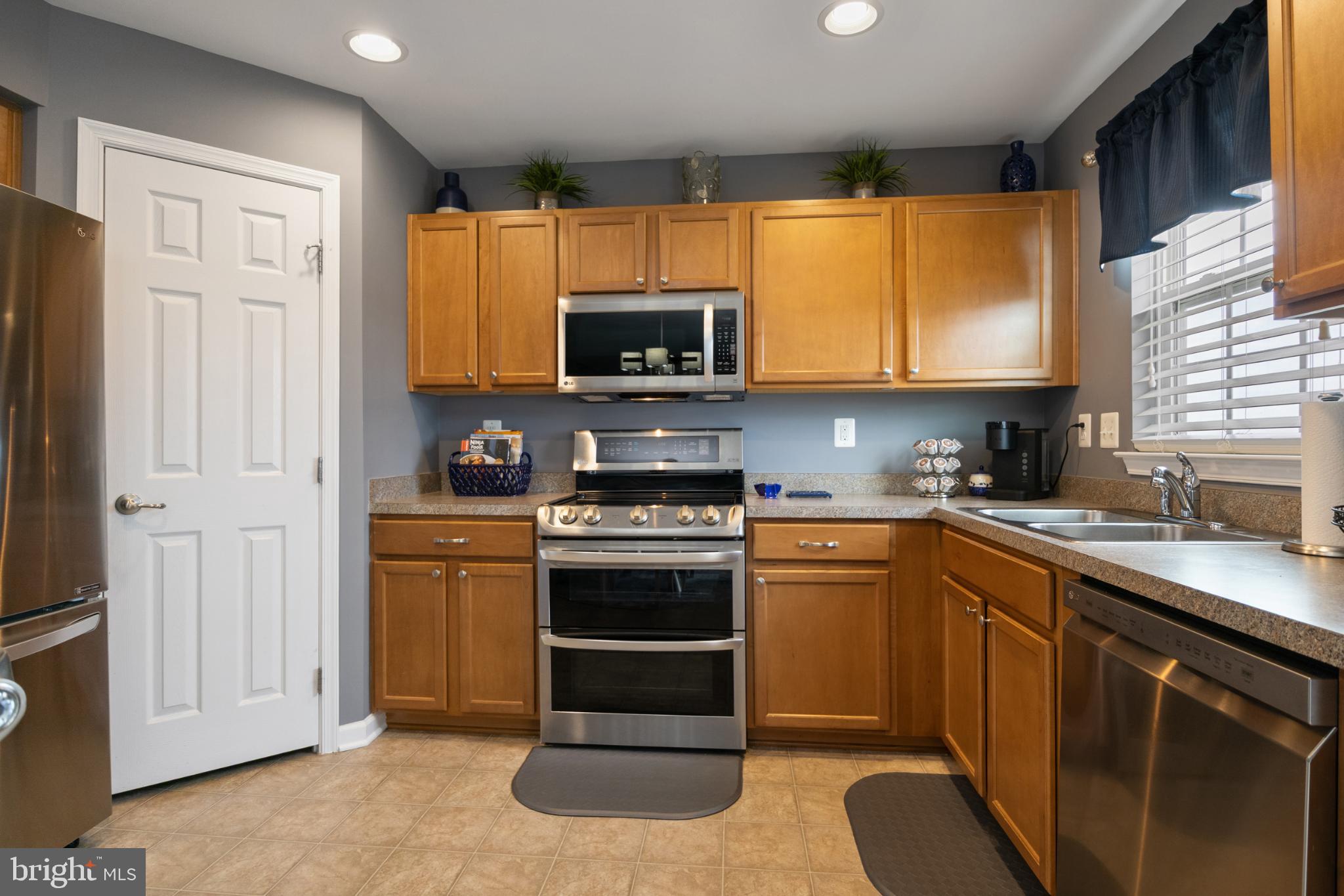 LOGANS RESERVE - Residential